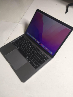 MacBook pro 13inch 8gb 256ssd touchbar 2018