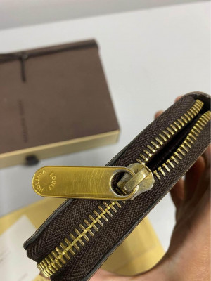 Louis Vuitton Zippy Wallet