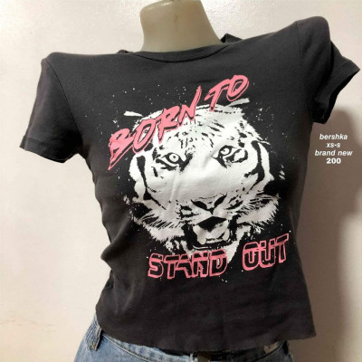 branded aesthetic tops (pre loved)