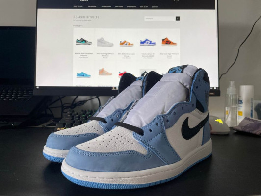 Air Jordan 1 University Blue
