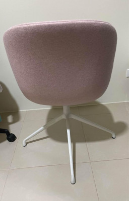 Pink Rotatable Chair
