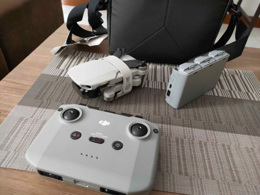 New DjI mini 2 fly more combo