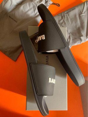 Balenciaga Pool slides black