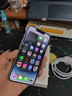 Iphone 13 128gb 98%batt SMART