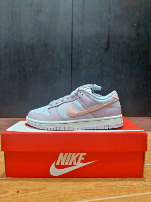 Dunk Low Atmosphere