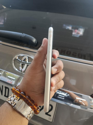 IPHONE 11 64GB FACTORY UNLOCK