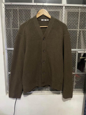 Uniqlo lambwool cardigan