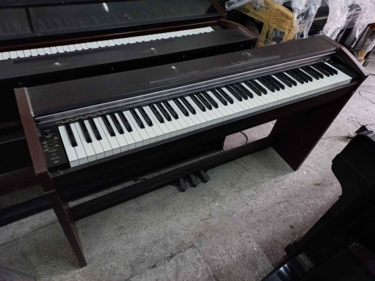 CASIO PRIVIA PX700 DIGITAL PIANO