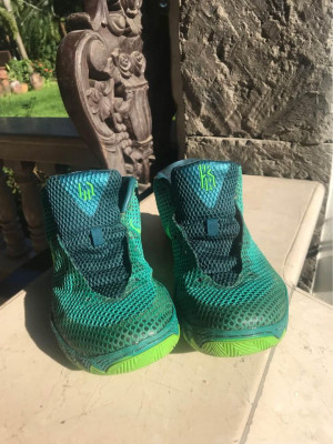 Kyrie 1 ‘Australia’ size 9 basketball shoes for men (issue - luma na pinatahi yu