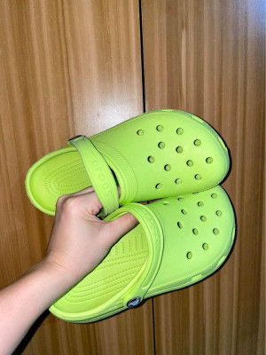 Crocs Apple Green Size 35 US Women