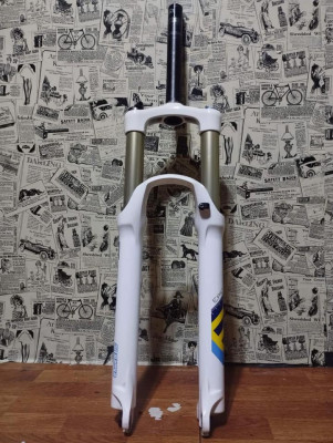 For Sale: Suntour Epicon 26er Air Fork