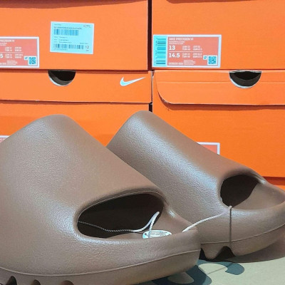 ADIDAS YEEZY SLIDE ORIGINALS SIZE 5/5.5/6/6.5/7/7.5/8/8.5/9 US WOMENS