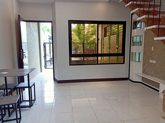 Townhouse For Sale in Mercedes Exec. Village