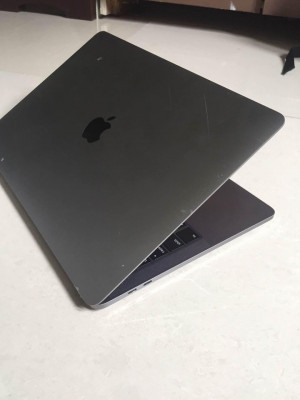 MacBook pro 13inch 8gb 256ssd touchbar 2018