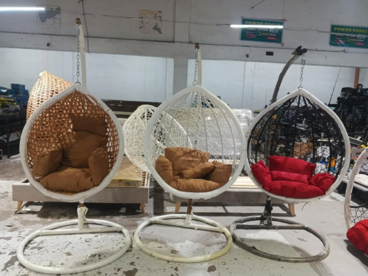 HANGING EGG CHAIR