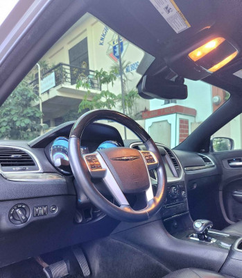 2013 Chrysler 300c vip car low odo