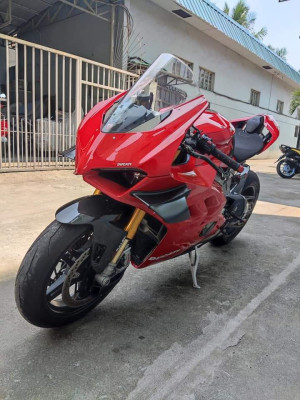 Ducati Panigale v4s 2020