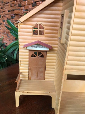 DOLL HOUSE WITH FREE WOODEN FURNITURES