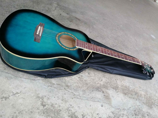 acoustic guitar arena brand. malakas ang tunog