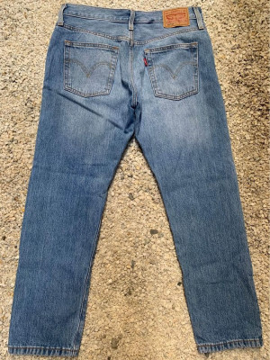 LEVI’S 501 CT CUSTOMIZED TAPERED JEANS