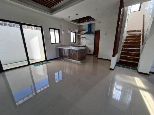 HOUSE AND LOT FOR SALE WITH SWIMMING POOL IN GREENWOOD PASIG CITY