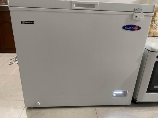 CHEST CHILLER OR FREEZER