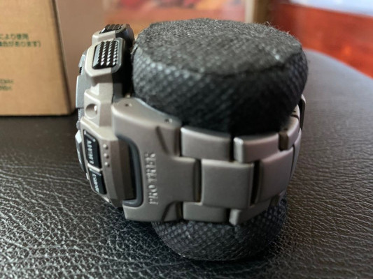 CASIO PRO TREK TITANIUM