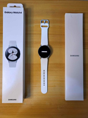 SAMSUNG GALQXY WATCH 4