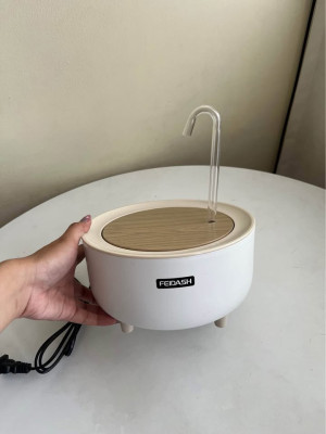 Drinking fountain for cat/dog pets