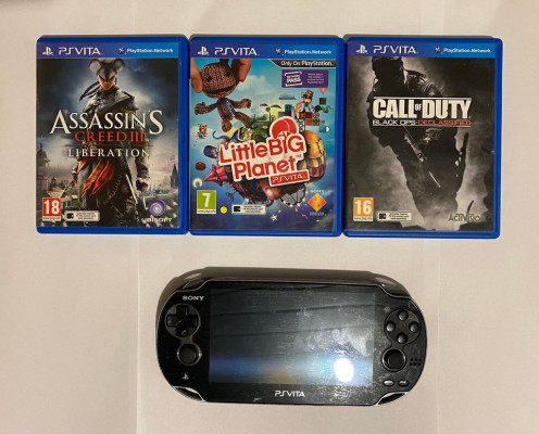 PS Vita 32GB (w/ 4 games)
