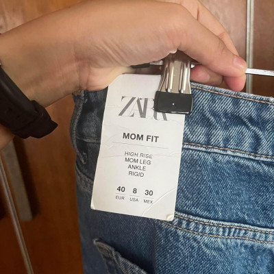 Zara Mom fit jeans (size 40)