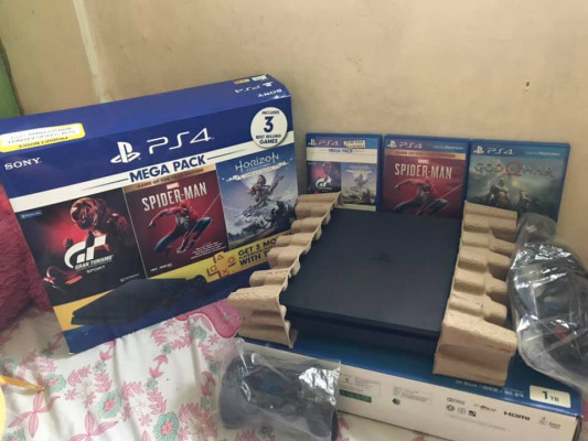 PLAYSTATION 4 1TB
