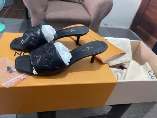 Lv sandals