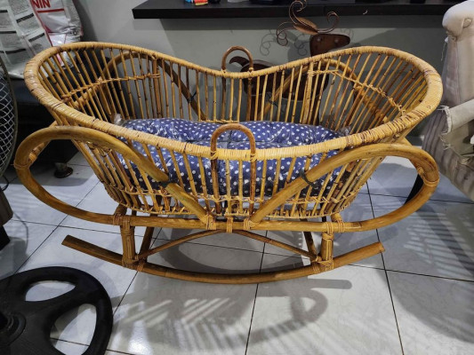 Rattan rocking basket