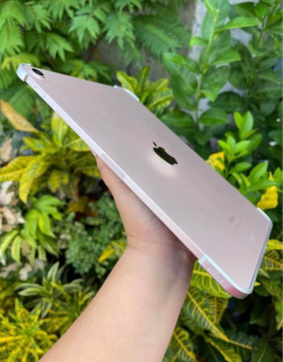 iPad Air 5 5th gen 64gb 6 months old for sale