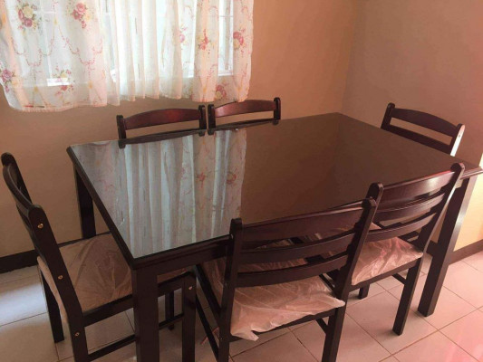 Dinning table with top glass