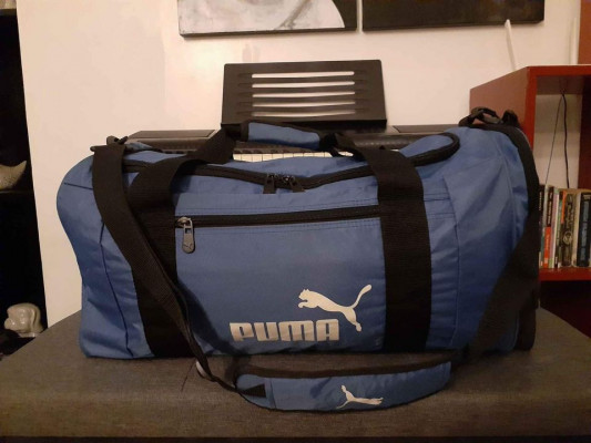 Pre-loved and Authentic Puma Travel Bag Big
