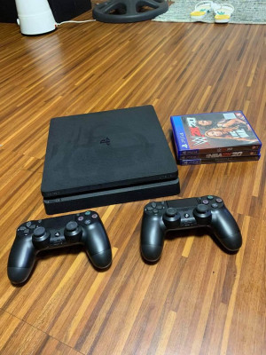 For sale ps4 slim