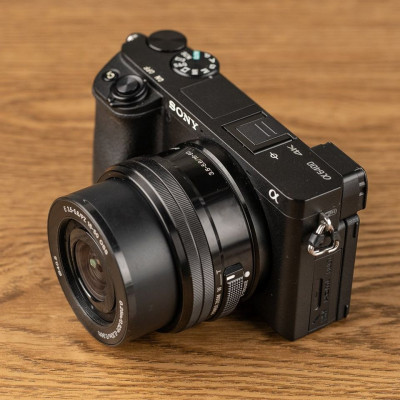 Sony A6400 APSC camera with kitlens - 10+k shutter counts