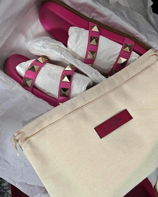 Valentino Slides