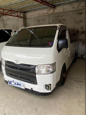 2014 Toyota hi-ace commuter