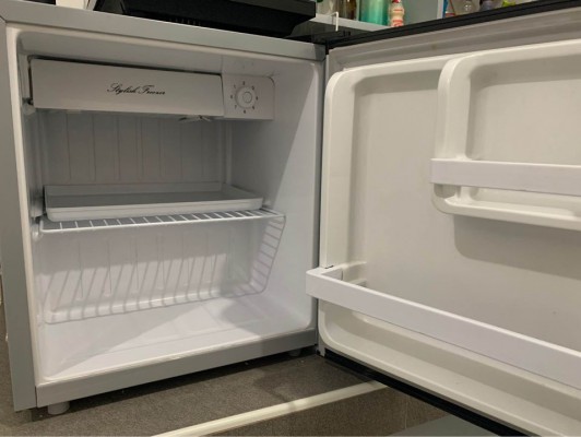 Hanabishi Personal Refrigerator - Rush Dau Area Pick up Only