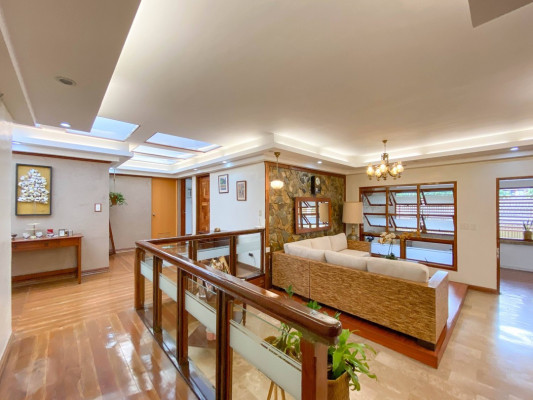 Amazing Stylish House and Lot for Sale near Trinoma, Quezon City.