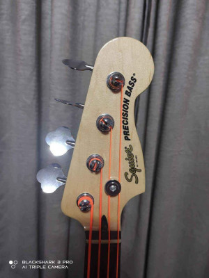 Bass guitar squire pj