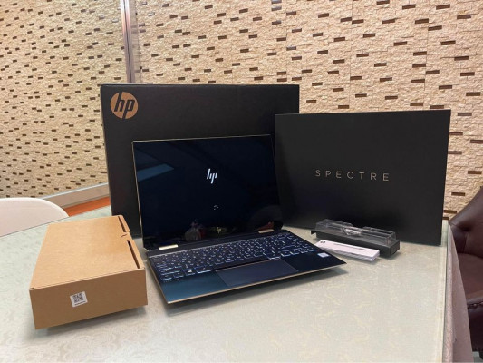 HP SPECTRE x360 i7 8th Gen 8gb 512ssd
