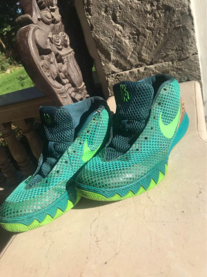 Kyrie 1 ‘Australia’ size 9 basketball shoes for men (issue - luma na pinatahi yu