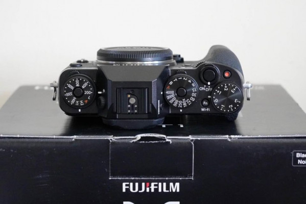 Fujifilm X-T1 Body 97% Smooth with L-plate