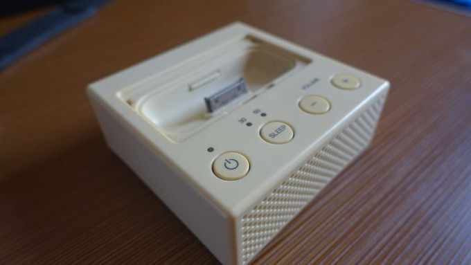 IPOD 8GB WITH SPEAKER DOCK