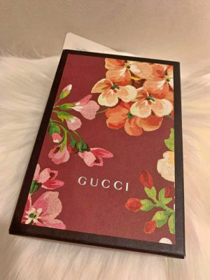 Gucci compact wallet