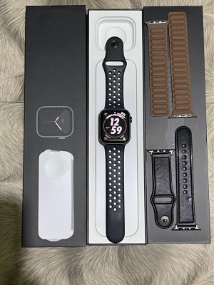 FOR SALE | Apple iWatch Nike SE 44mm